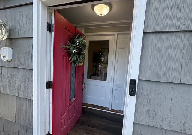 Photo 5 of Sale Pending at 435 W Miller St, Newark, NY 14513 | MLS# R1695964 | Listing updated on 2026-07-21
