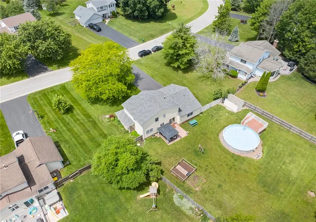2nd image of 2119 Stonehedge Dr, Ontario, NY 14519 | MLS# R1690963