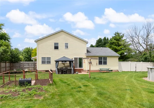 3rd image of 2119 Stonehedge Dr, Ontario, NY 14519 | MLS# R1690963