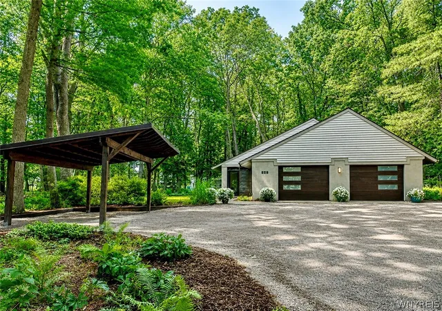 3rd image of 585 Linden Ave, East Aurora, NY 14052 | MLS# B1696023