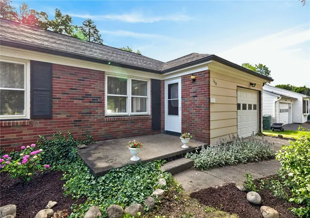 3rd image of 160 Sherwood Dr, Parma, NY 14468 | MLS# R1696301