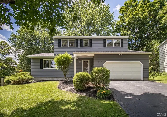 Homes for sale in Manlius, NY | 4877 Edgeworth Dr, Manlius, NY 13104 | MLS# S1696468