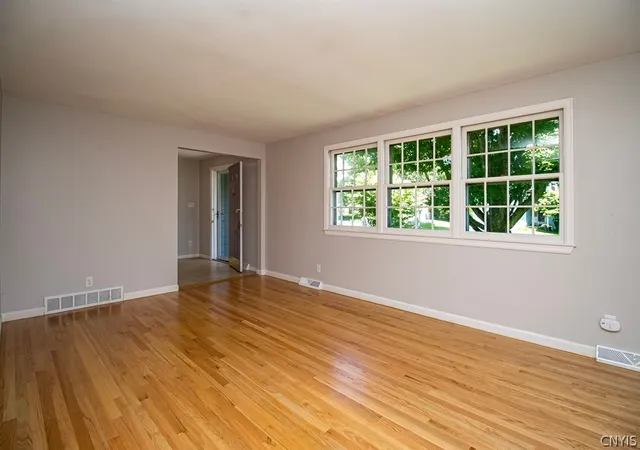 Homes for sale in Manlius, NY | 4877 Edgeworth Dr, Manlius, NY 13104 | MLS# S1696468