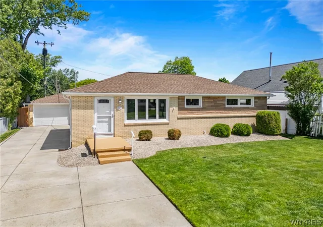 Homes for sale in Lancaster, NY | 30 Benson Dr, Lancaster, NY 14086 | MLS# B1696752