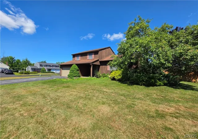 Photo 2 of Single family home for sale at 7698 Dominion Pkwy, Liverpool, NY 13090 | MLS# S1696439 | Listing updated on 2026-07-28