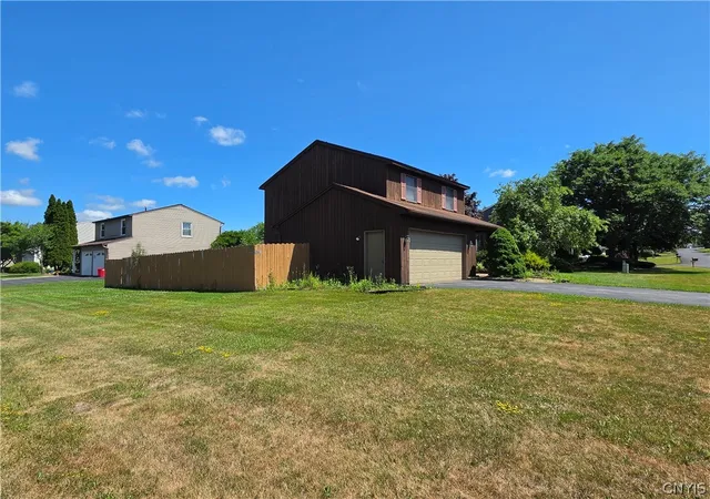 Photo 3 of Single family home for sale at 7698 Dominion Pkwy, Liverpool, NY 13090 | MLS# S1696439 | Listing updated on 2026-07-28