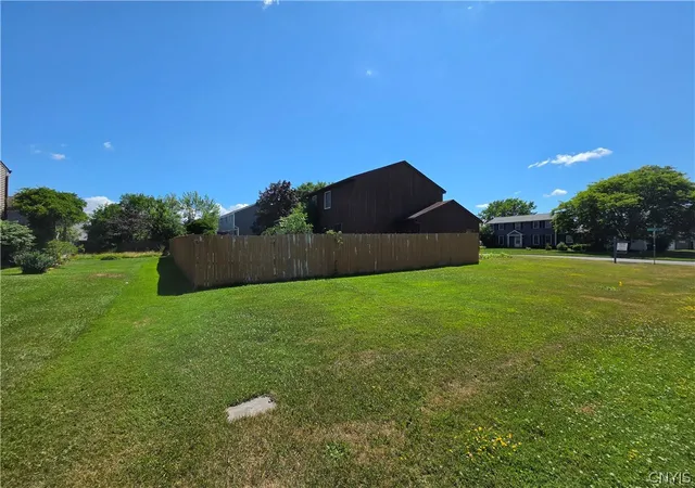 Photo 4 of Single family home for sale at 7698 Dominion Pkwy, Liverpool, NY 13090 | MLS# S1696439 | Listing updated on 2026-07-28