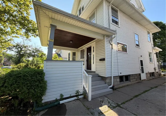 Photo 4 of Sale Pending at 220 Electric Ave, Rochester, NY 14613 | MLS# R1696753 | Listing updated on 2026-07-16