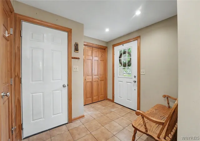 3rd image of 70 Briarhill Rd, Buffalo, NY 14221 | MLS# B1696140