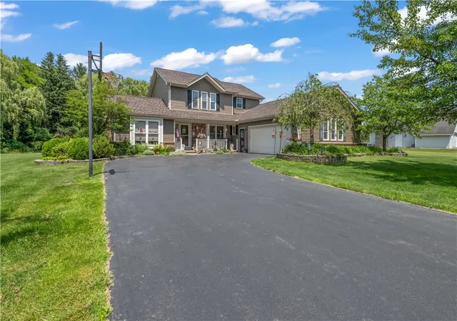 1st image of 1296 Lakeville Ln, Webster, NY 14580 | MLS# R1695511