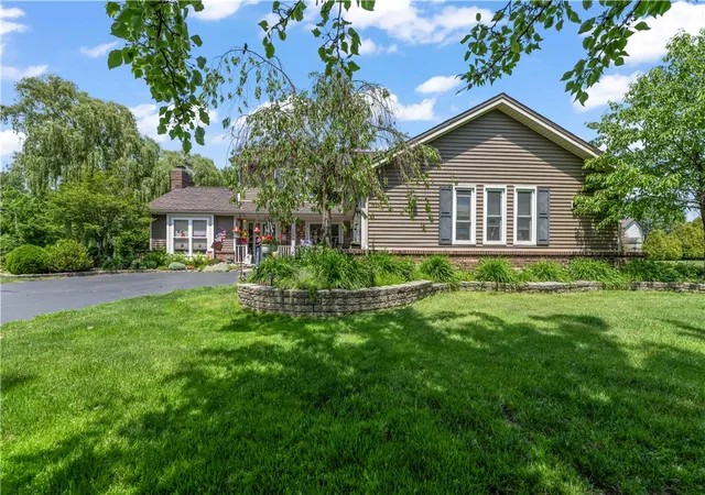 2nd image of 1296 Lakeville Ln, Webster, NY 14580 | MLS# R1695511