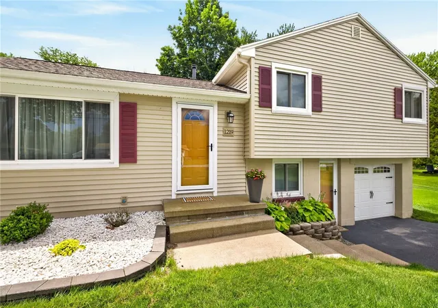 4th image of 1219 Wall Rd, Webster, NY 14580 | MLS# R1695212
