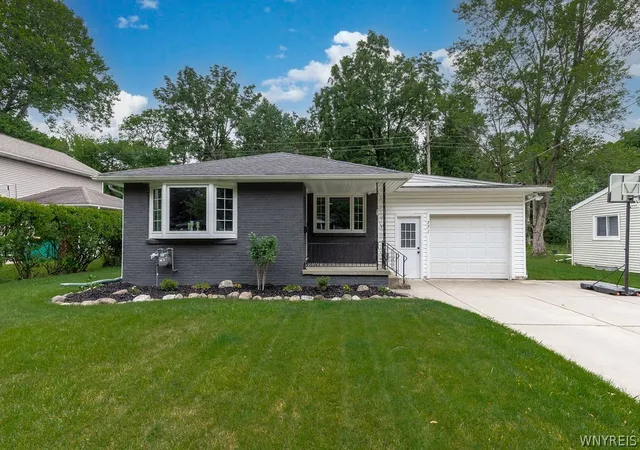1st image of 771 Martin Dr, East Aurora, NY 14052 | MLS# B1695034