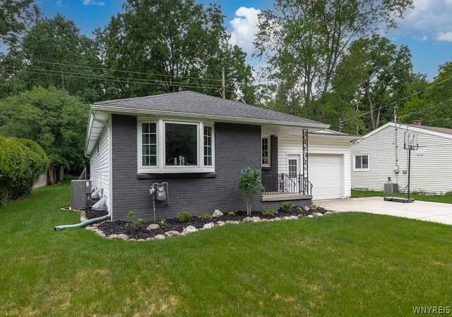2nd image of 771 Martin Dr, East Aurora, NY 14052 | MLS# B1695034