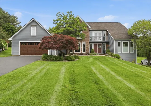 3rd image of 17 Lawton Dr, Pittsford, NY 14534 | MLS# R1694470