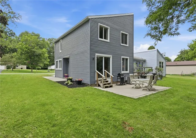 36th image of 12 Hanningfield Cir, Fairport, NY 14450 | MLS# R1696964