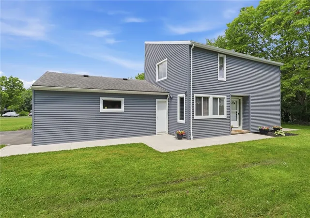 Photo 3 of Sale Pending at 12 Hanningfield Cir, Fairport, NY 14450 | MLS# R1696964 | Listing updated on 2026-07-25