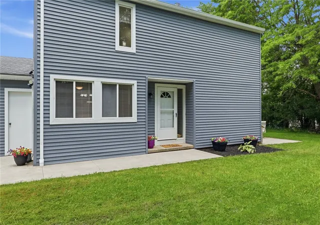 Photo 3 of Sale Pending at 12 Hanningfield Cir, Fairport, NY 14450 | MLS# R1696964 | Listing updated on 2026-07-25