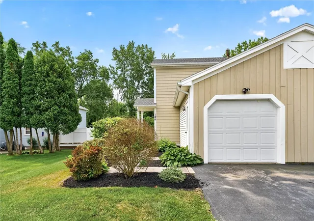 1st image of 186 Wycliff Dr, Webster, NY 14580 | MLS# R1693000