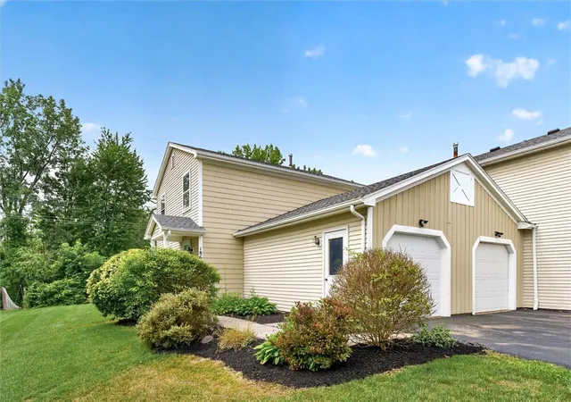2nd image of 186 Wycliff Dr, Webster, NY 14580 | MLS# R1693000