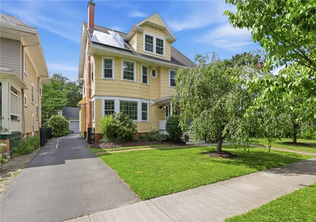 2nd image of 333 Berkeley St, Rochester, NY 14607 | MLS# R1695623