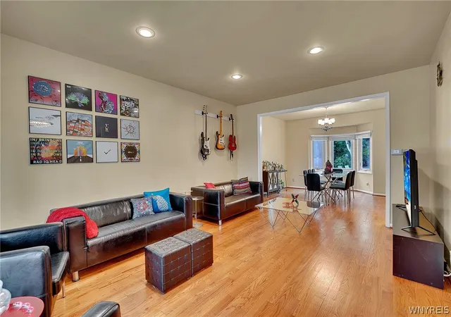 Photo 4 of Single family home for sale at 10 E Pinelake Dr, Buffalo, NY 14221 | MLS# B1696642 | Listing updated on 2026-07-30
