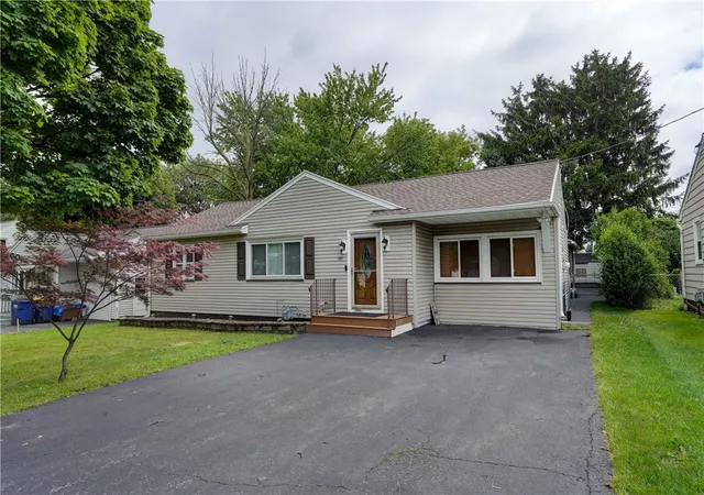 1st image of 184 Bennett Ave, Rochester, NY 14609 | MLS# R1696974