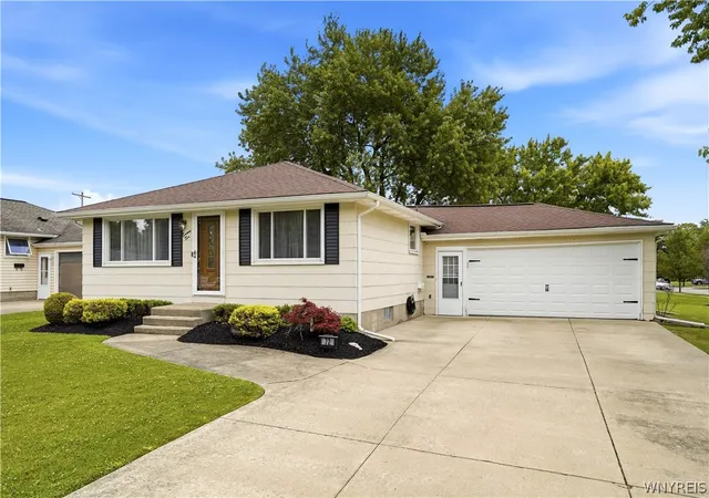 Photo 2 of Sale Pending at 72 Greenmeadow Dr, Buffalo, NY 14224 | MLS# B1696739 | Listing updated on 2026-07-23