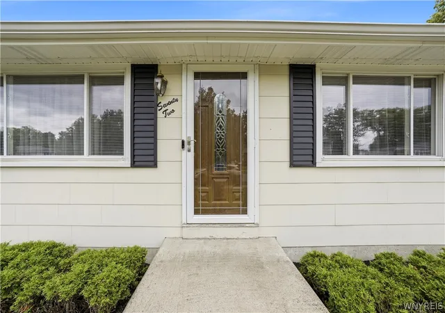 Homes for sale in West Seneca, NY | 72 Greenmeadow Dr, West Seneca, NY 14224 | MLS# B1696739