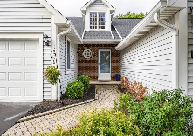 2nd image of 1319 Wellington Dr, Victor, NY 14564 | MLS# R1696613