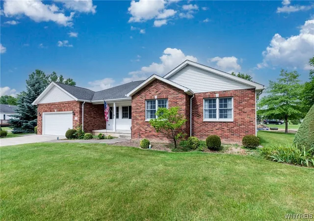3rd image of 4250 Scenic Dr, Lewiston, NY 14174 | MLS# B1694646