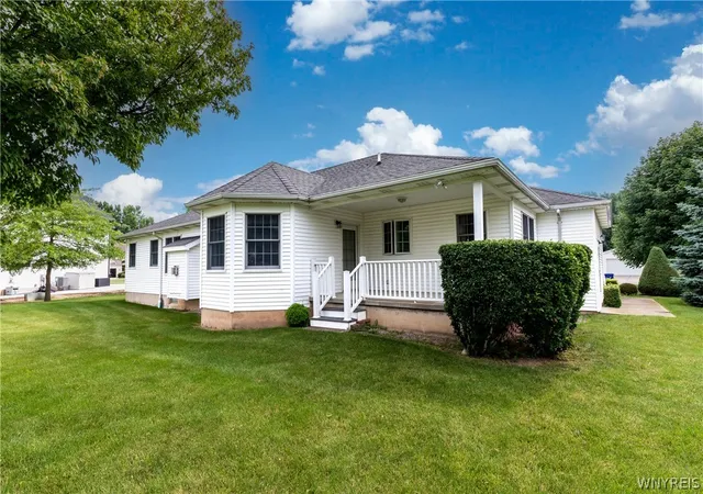 5th image of 4250 Scenic Dr, Lewiston, NY 14174 | MLS# B1694646