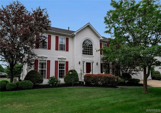 1st image of 41 Creekwood Dr, Lancaster, NY 14086 | MLS# B1695286