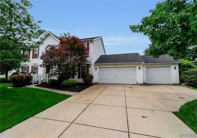 2nd image of 41 Creekwood Dr, Lancaster, NY 14086 | MLS# B1695286