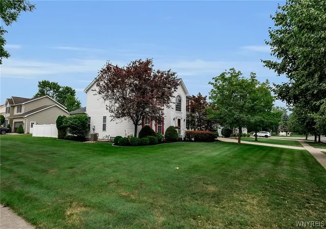 Homes for sale in Lancaster, NY | 41 Creekwood Dr, Lancaster, NY 14086 | MLS# B1695286
