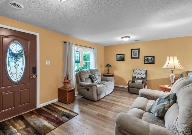 4th image of 137 Burnside Dr, Tonawanda, NY 14150 | MLS# B1696501