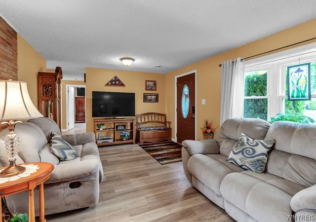 5th image of 137 Burnside Dr, Tonawanda, NY 14150 | MLS# B1696501