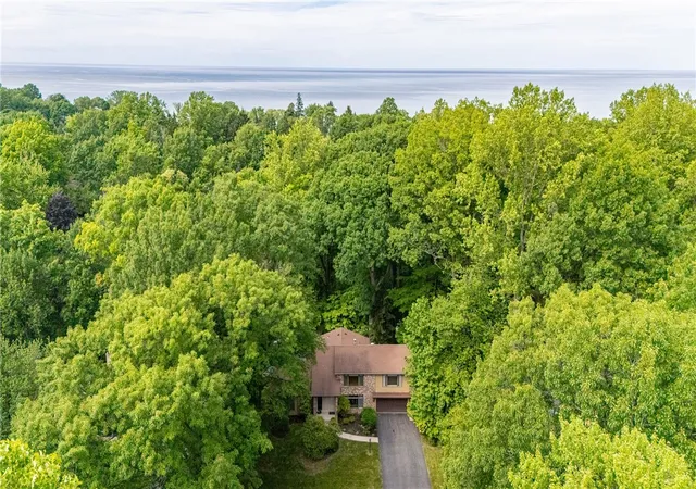 1st image of 17 Tuliptree Ln, Rochester, NY 14617 | MLS# R1697046
