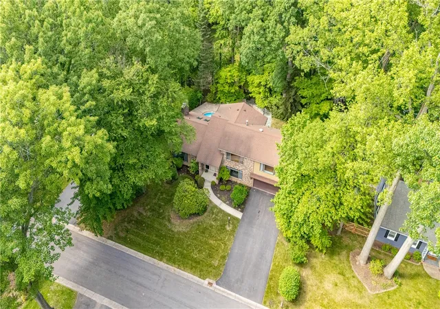 3rd image of 17 Tuliptree Ln, Rochester, NY 14617 | MLS# R1697046