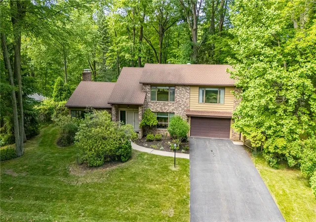 5th image of 17 Tuliptree Ln, Rochester, NY 14617 | MLS# R1697046