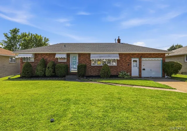 1st image of 27 Dennis Ln, Buffalo, NY 14227 | MLS# B1696370