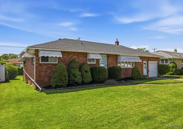 2nd image of 27 Dennis Ln, Buffalo, NY 14227 | MLS# B1696370