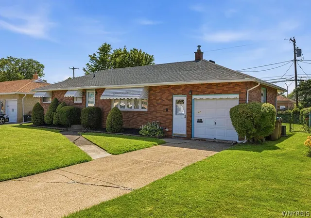 Photo 3 of Sale Pending at 27 Dennis Ln, Buffalo, NY 14227 | MLS# B1696370 | Listing updated on 2026-07-15