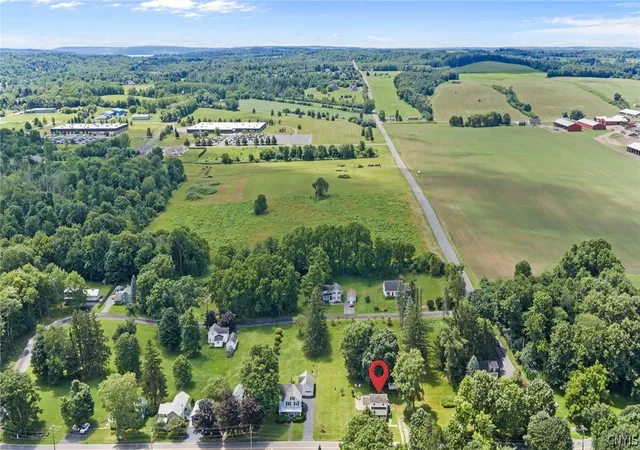 3rd image of 586 Stump Rd, Skaneateles Falls, NY 13153 | MLS# S1694087