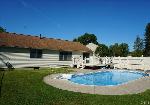 4th image of 6113 Rossland Cir, Cicero, NY 13039 | MLS# S1696746