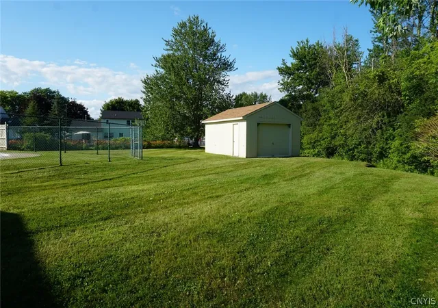 5th image of 6113 Rossland Cir, Cicero, NY 13039 | MLS# S1696746
