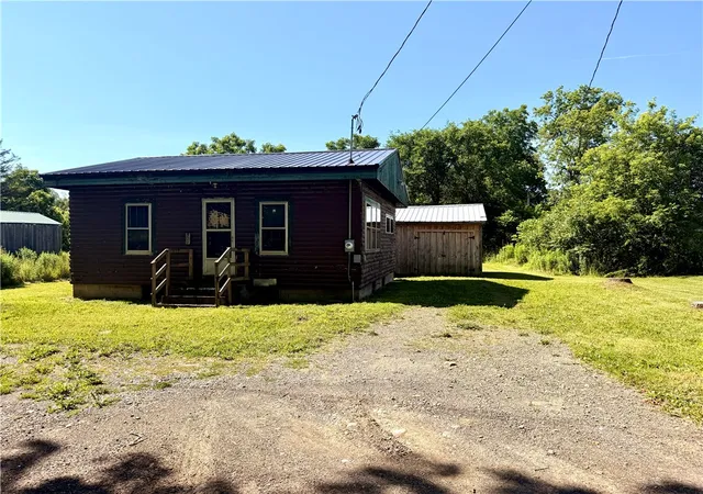 2nd image of 16 Railroad Ave, New Berlin, NY 13411 | MLS# R1696979