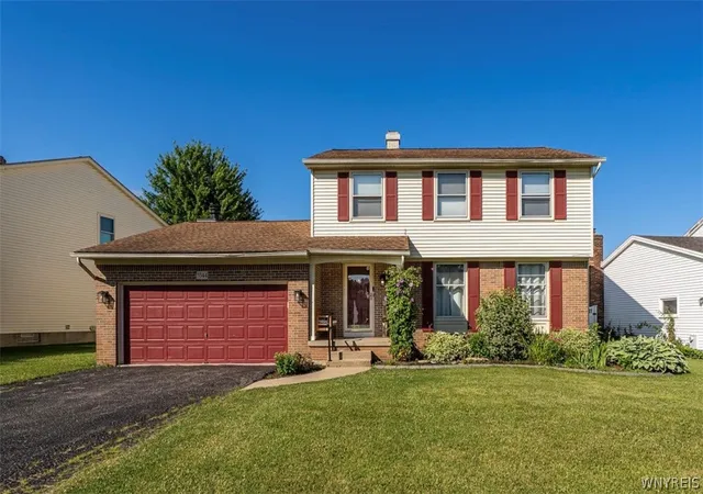 Homes for sale in Hamburg, NY | 3544 Heatherwood Dr, Hamburg, NY 14075 | MLS# B1691688