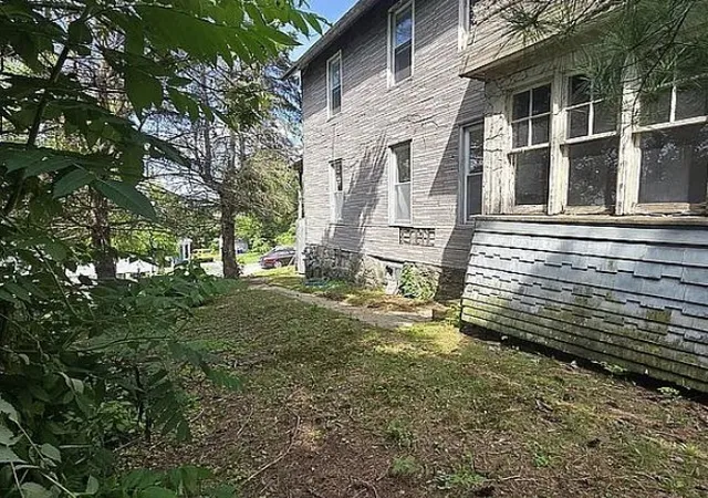 35th image of 3 Race Course St, Amsterdam, NY 12010 | MLS# R1696438