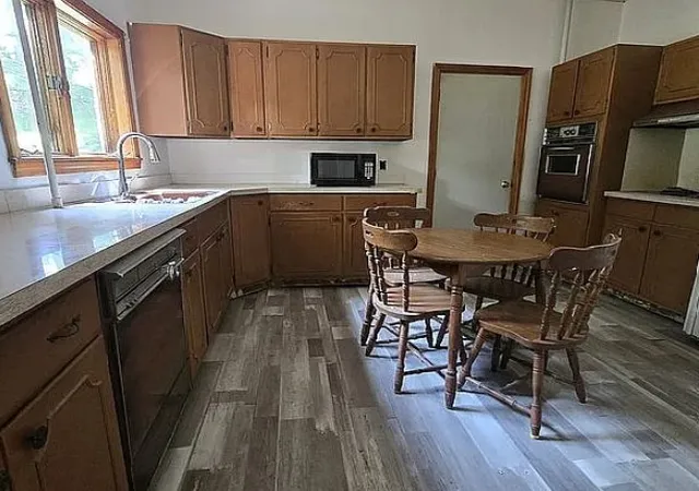 4th image of 3 Race Course St, Amsterdam, NY 12010 | MLS# R1696438